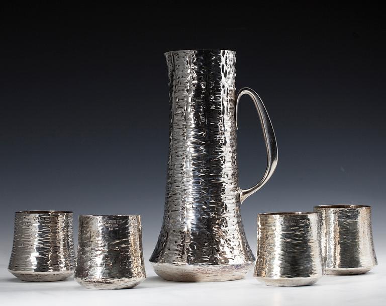 KANNA MED 4 BÄGARE, sterling silver, Tapio Wirkkala, signerade TW, Kultakeskus 1970. Handgjorda. Vikt 1542 g.