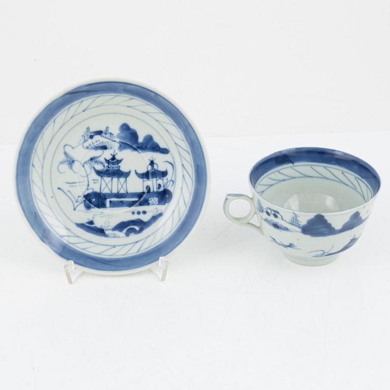 A set of six Chinese blue and white tea cups with saucers and nine plates, Qing dynasty, 19/20th century.