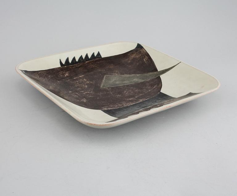 Unique ceramic plate by CARL-HARRY STÅLHANE and AUNE LAUKKANEN, Rörstrand, mid 20th century.