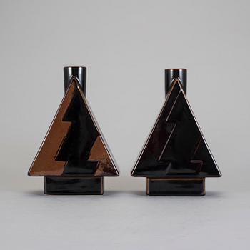 VASER, ett par, stengods. Margareta Hennix, Gustavsberg 1980-tal.
