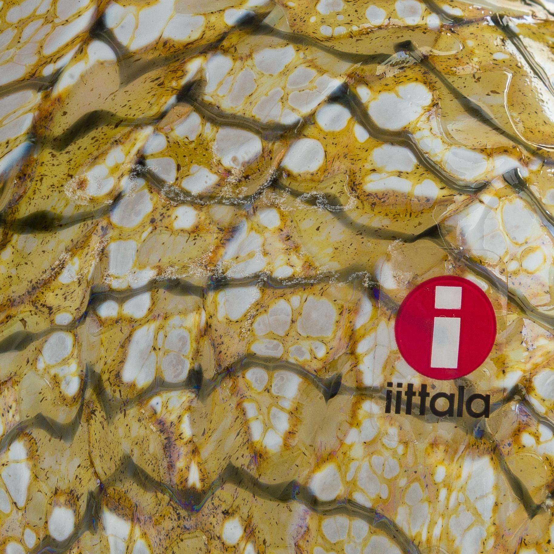 Oiva Toikka, lasilintu, "Kesäriekko", signeerattu O. Toikka Nuutajärvi.