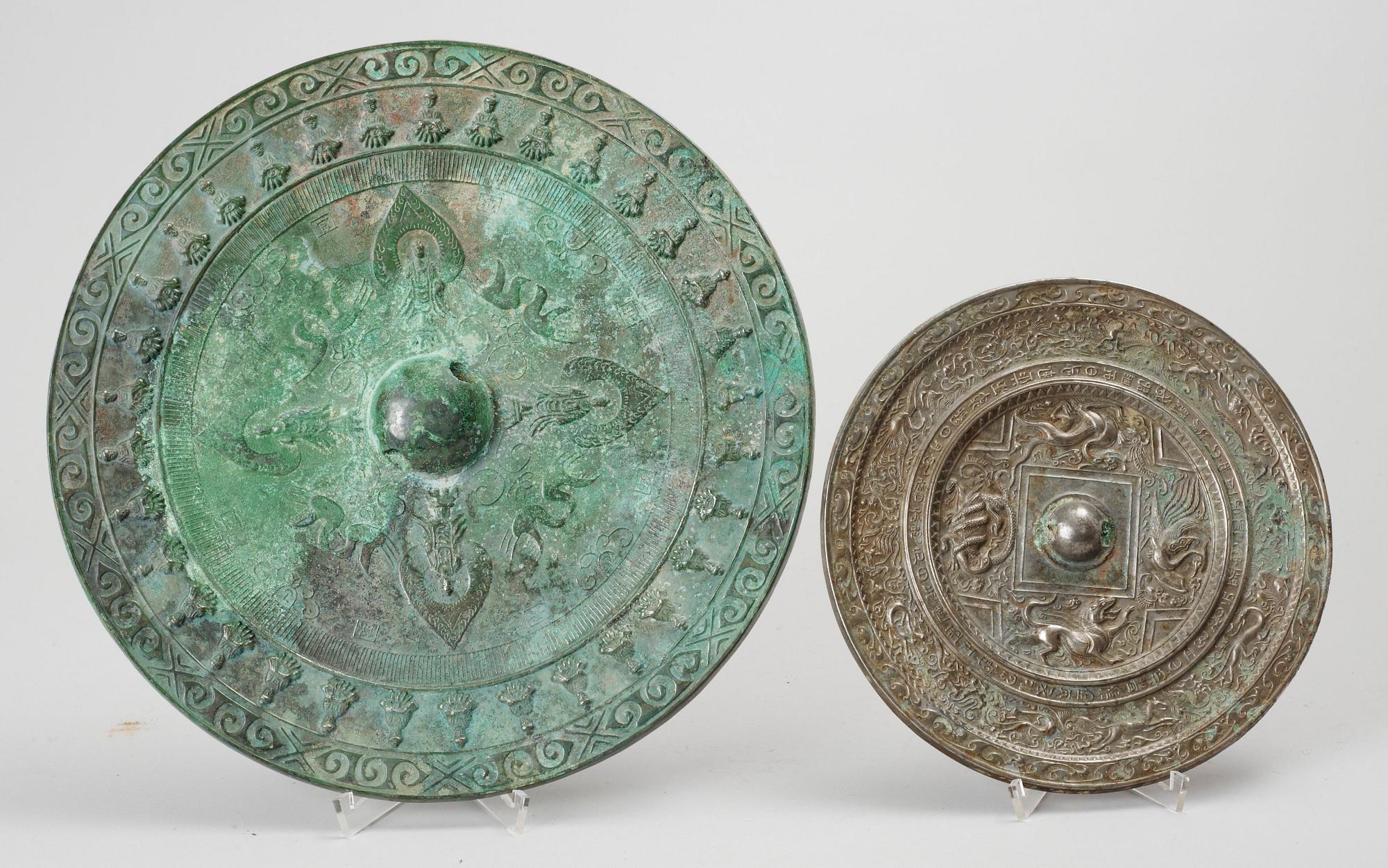 SPEGLAR, 2 st, brons. Kina. 1900-tal.