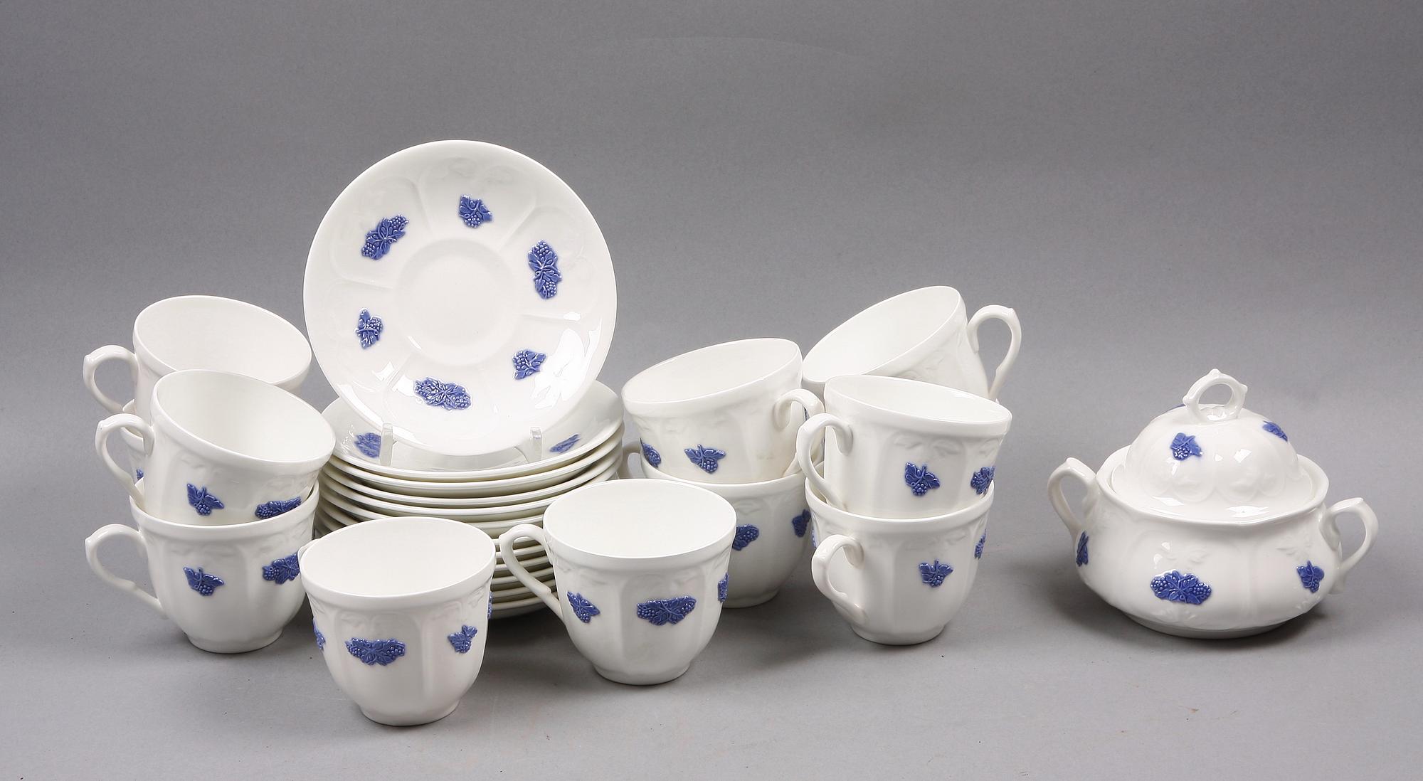 KAFFESERVISDELAR, 13 delar, benporslin, "Blå Blom", Gustavsberg.