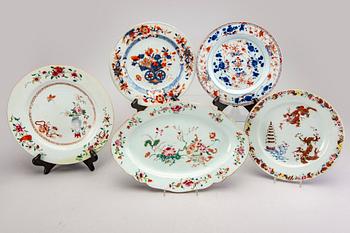 A set fo 11 different Chinese Qianlong porcelain plates.