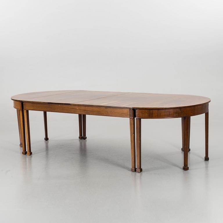 An early 20th century/20th century dining table and chairs, 3+6 pieces.