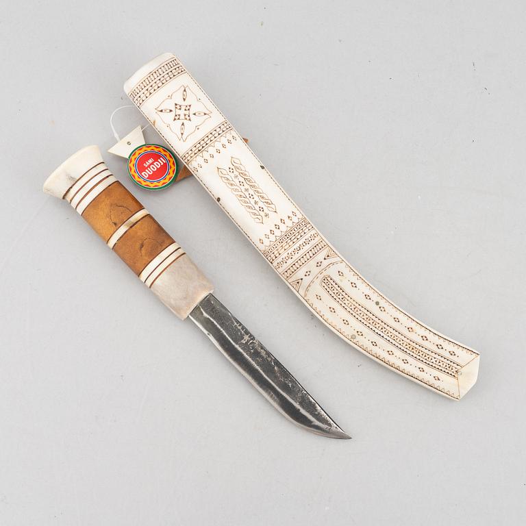 Peder Matissen, a reindeer horn knife.