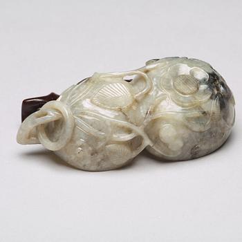 KOPPAR, tre stycken, bl.a. nefrit. Kina.