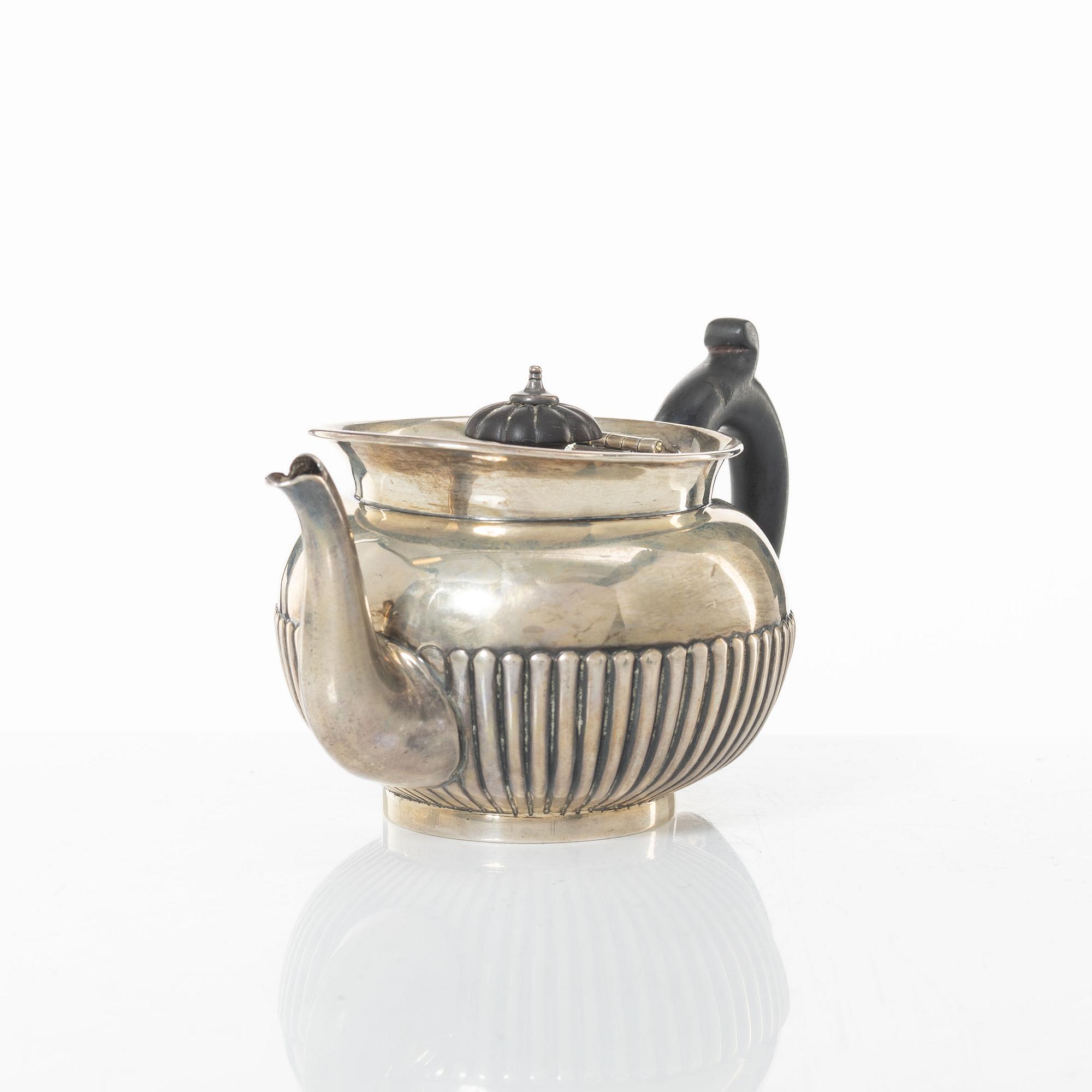 An English silver teapot, mark of Richard Pearce & George Burrows, London 1834.