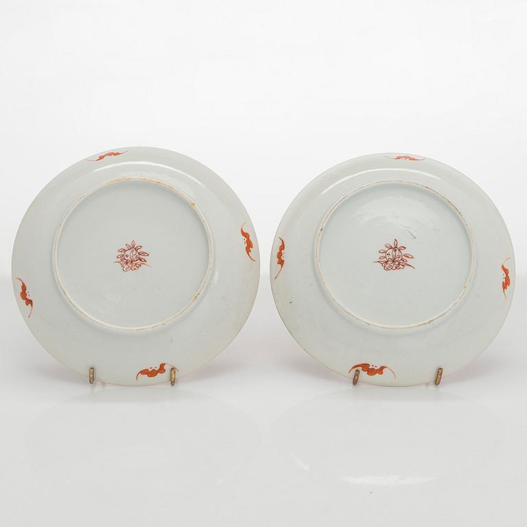 Tallrikar, 2 + 2 st, porslin, Kina, Qingdynastin, 1900-tal.