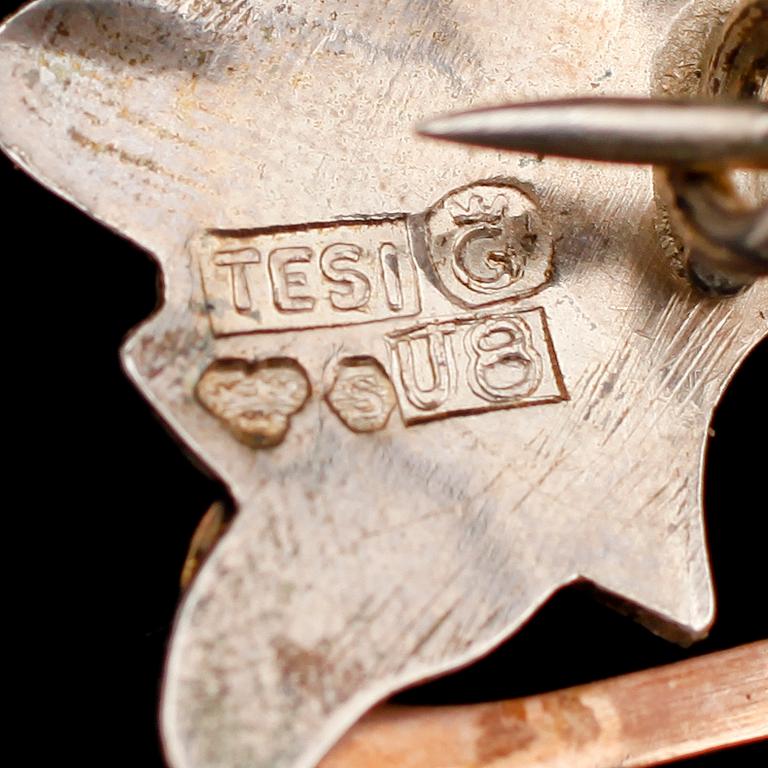 BROSCHER, 11 st, silver, 1900-tal. Total vikt ca 60 g.