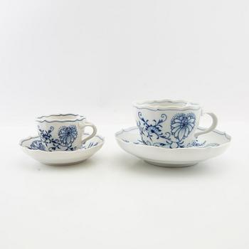 Service 89 pcs "Onion Pattern" Meissen, second half of the 20th century.