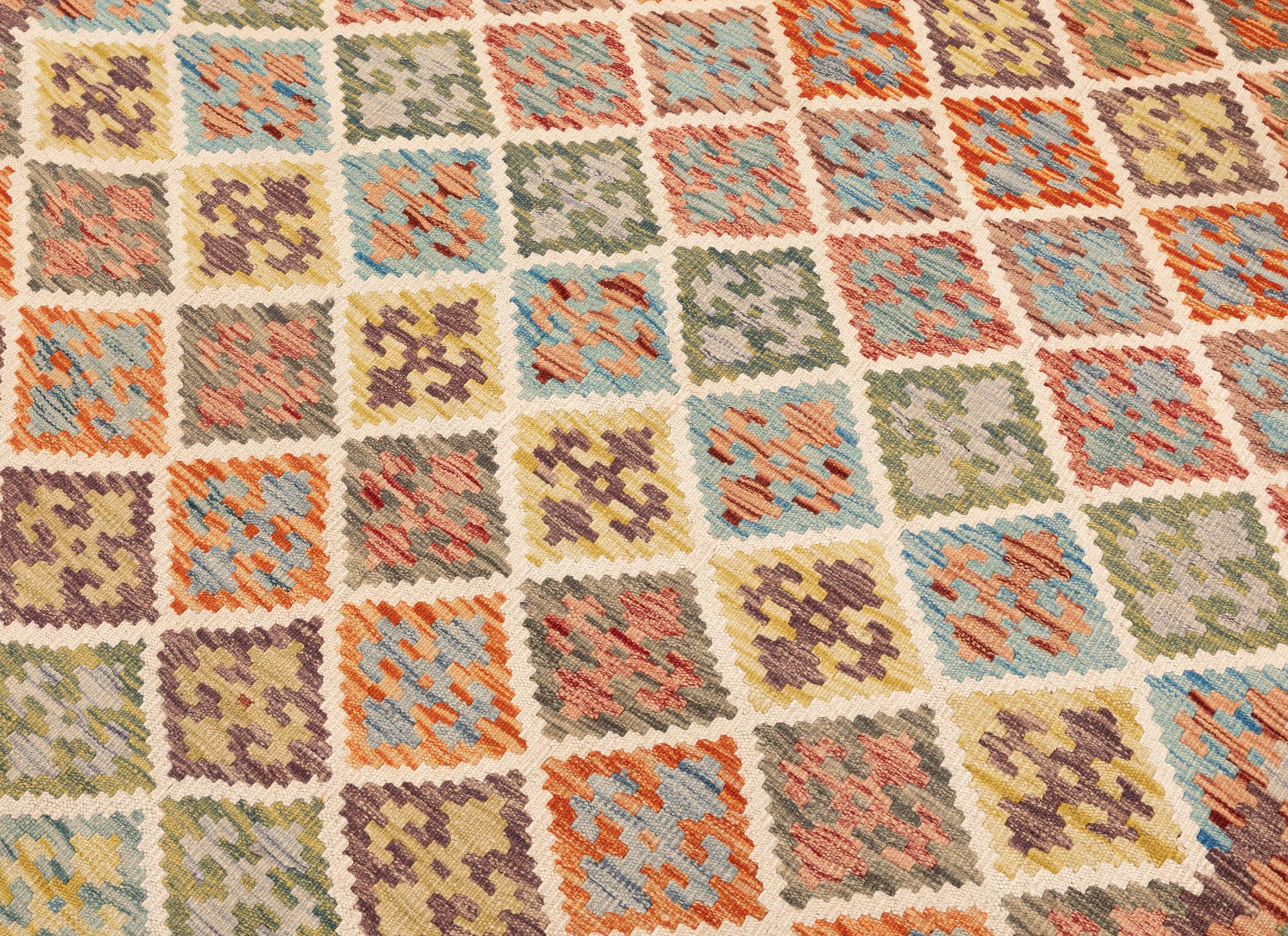 A Kilim rug, approx. 253 x 168 cm.