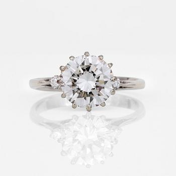 512A. RING med diamant ca 2.70 ct, kvalitet ca I-H/VVS.