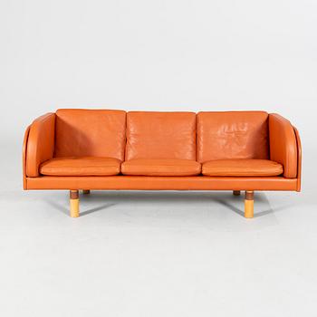 A "EJ20" sofa and armchair by Jørgen Gammelgaard for Erik Jørgensen from the late 20th century.