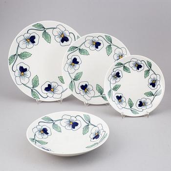 Sylvia Leuchovius, a part 'Sylvia' porcelain coffee and dinner service, Rörstrand (102 pieces).