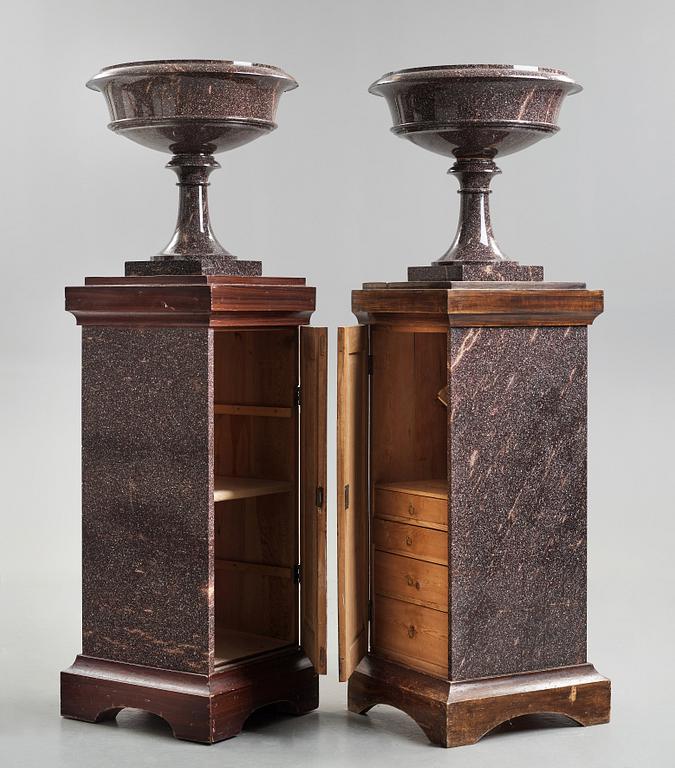 A pair of Swedish porpyry vases on wooden bases, Älvdalen, first half of the 19th century.