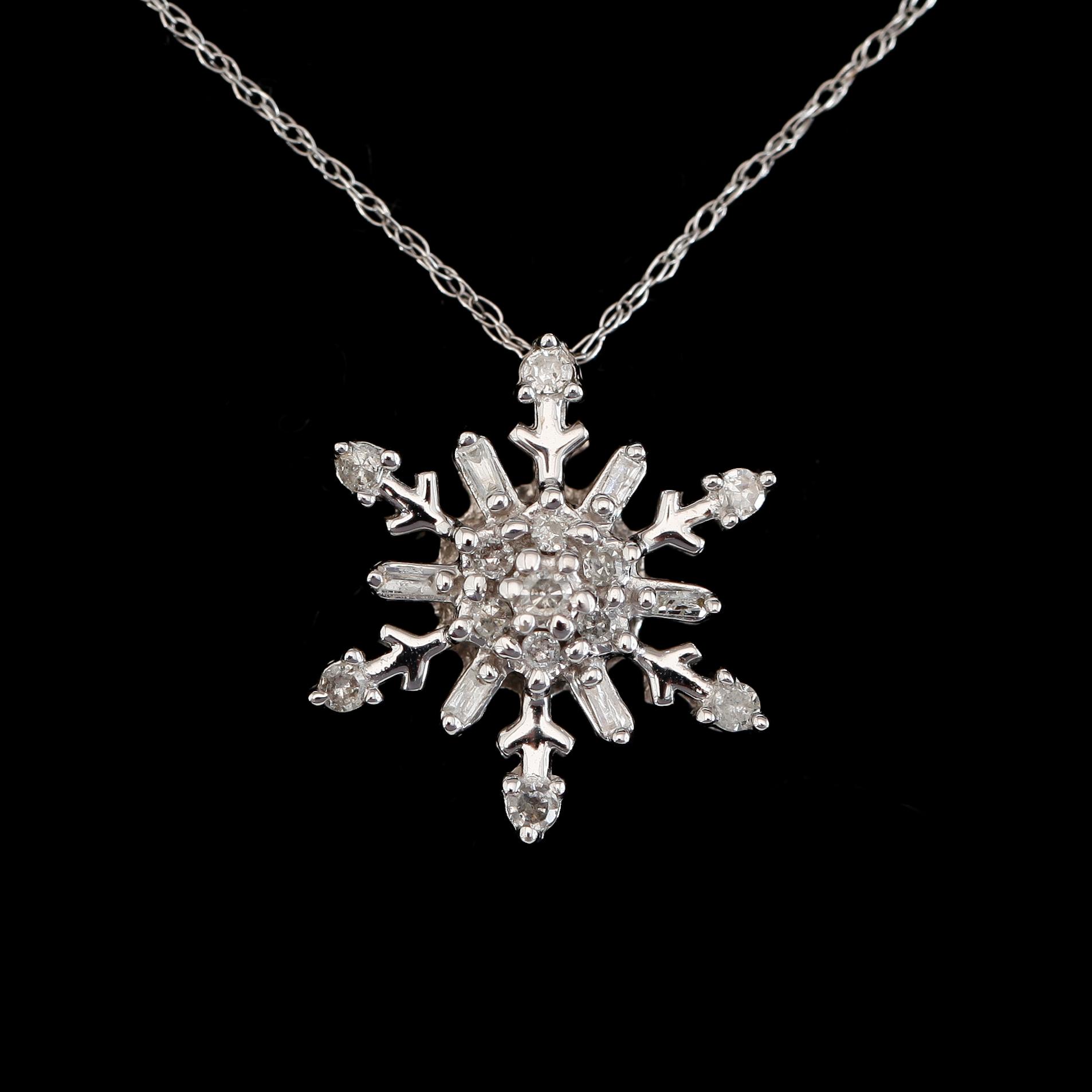 HÄNGE MED KEDJA, 14K vitguld och diamanter tot ca 0.20 ct. Total vikt ca 2 g.