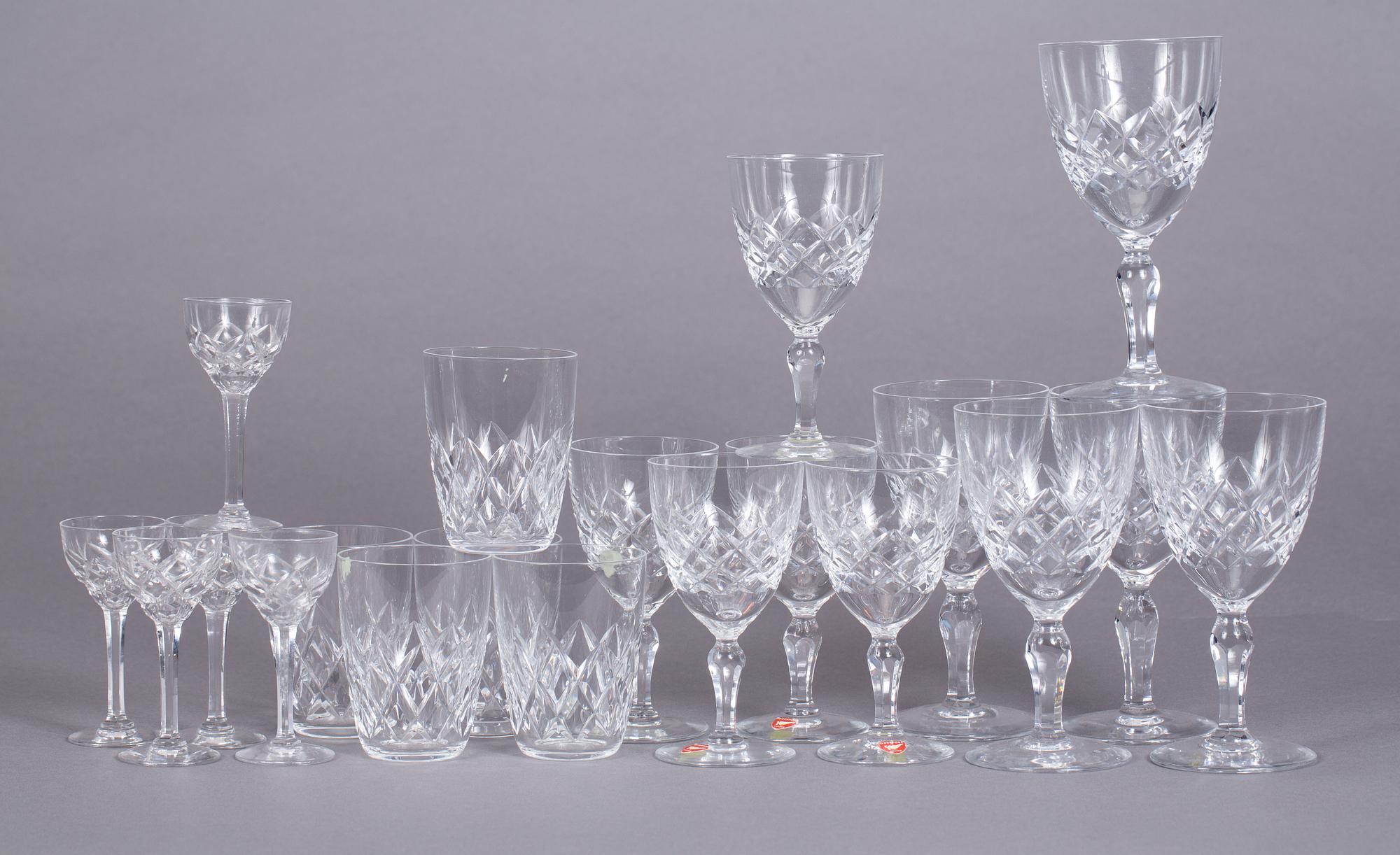 GLASSERVIS, 40 delar, "Karolina", Gunnar Cyrén, Orrefors.