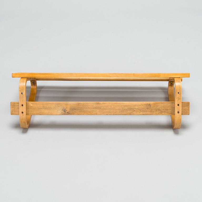 Alvar Aalto, hatthylla/ klädhängare för O.Y. Huonekalu-ja Rakennustyötehdas A.B, 1900-talets mitt.