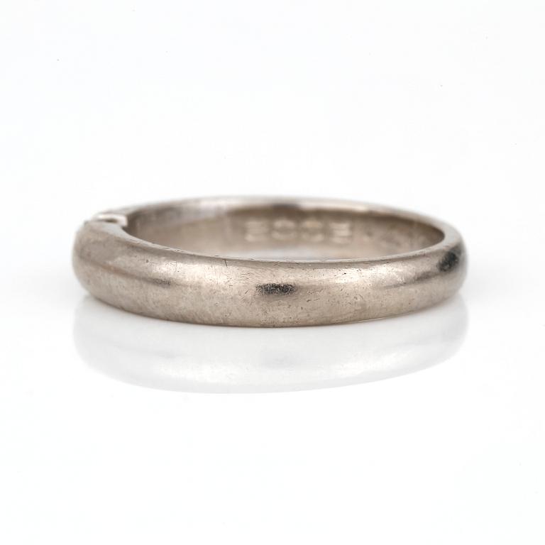 RING, med briljantslipad diamant, ca 0,16 ct, H Lahtnen & Co, Finland, 2000.