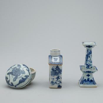 PARTI PORSLIN, 3 delar, porslin, Kina, Wanli (1573-1619) respektive Qing dynastin (1644-1912).