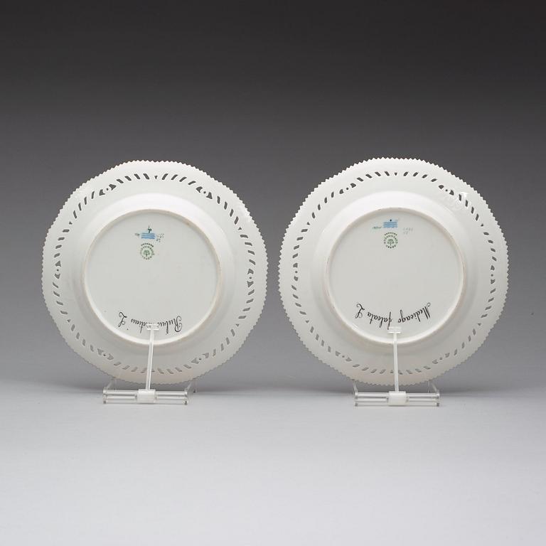 A set of six Royal Copenhagen "Flora Danica" dishes and a serving dish, Denmark, 20th Century.