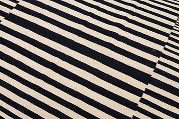 Rug, wool, 198 x 160 cm.