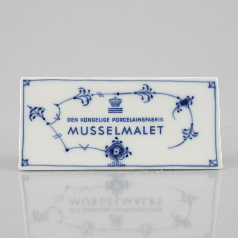 A blue and white "Blue fluted" porcelain stand "Den Kongelige Porcelainsfabrik Musselmalet".