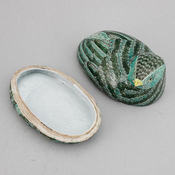 A butter tureen with cover in the shape of a quail, China, 20th Century.