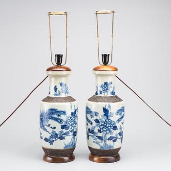 A PAIR OF TABLE LAMPS, CHINA, FIRST HALF OF 20TH CENTURY.