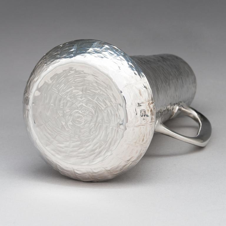 Tapio Wirkkala, tillbringare med bägare, 6 st, sterlingsilver, stämpelsignerade TW, Kultakeskus oy, Tavastehus, 1972.