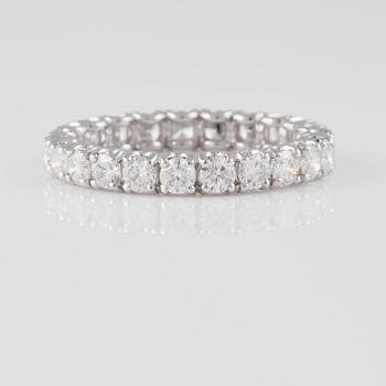 RING, 18K vitguld med briljantslipade diamanter ca 1.93 ct. Vikt 2,6 gram.