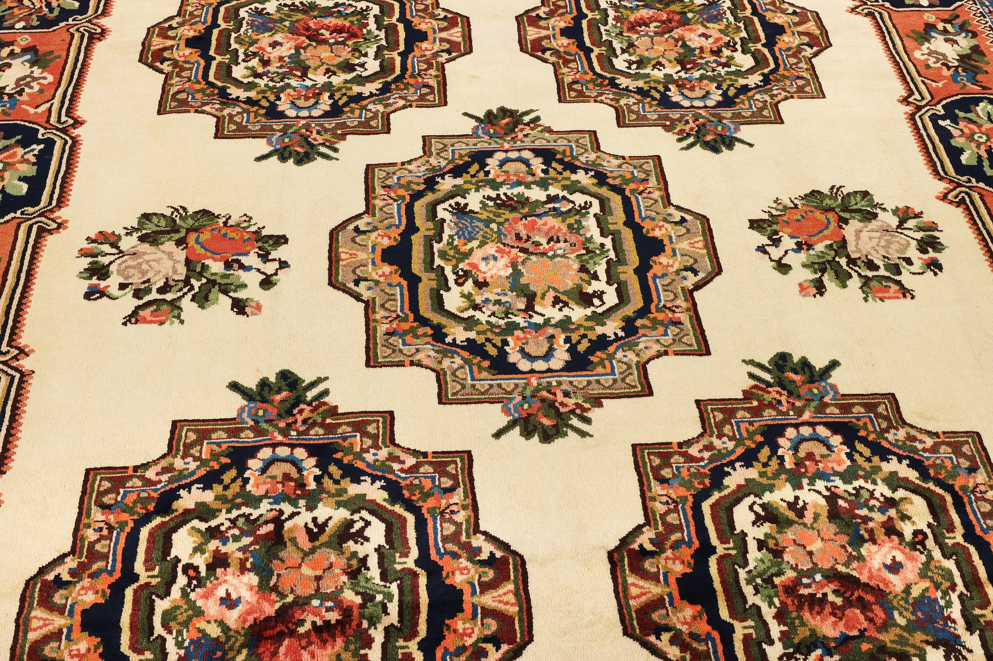 Matta, Bakhtiari, ca 300 x 217 cm.