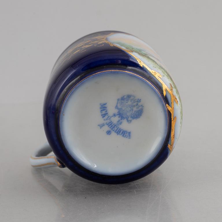 A set of nine porcelain coffee cups with saucers, Kuznetsov, Russia (1891-1917).