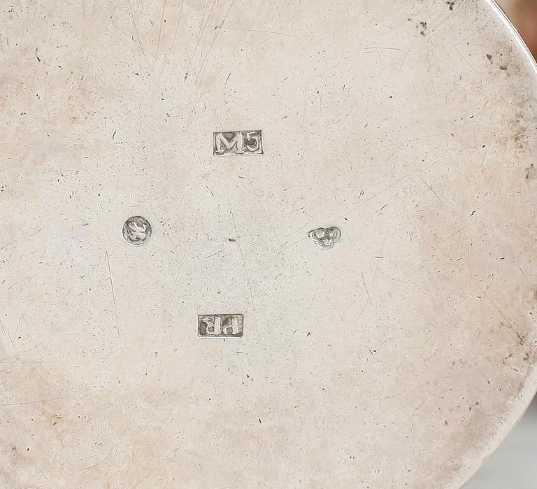 TUMLARE samt BÄGARE, silver, bland annat Peter Romare, Hälsingborg, 1866. Vikt ca 57g.