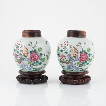 A pair of Chinese famille rose jars, Qing dynasty,  19th century.