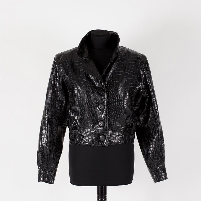 JACKA, Yves Saint Laurent.