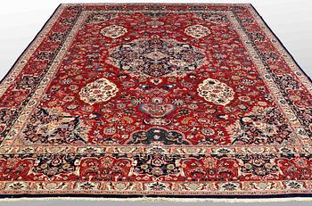A CARPET, Tabriz, possibly, part silk, ca 417 x 300 cm.