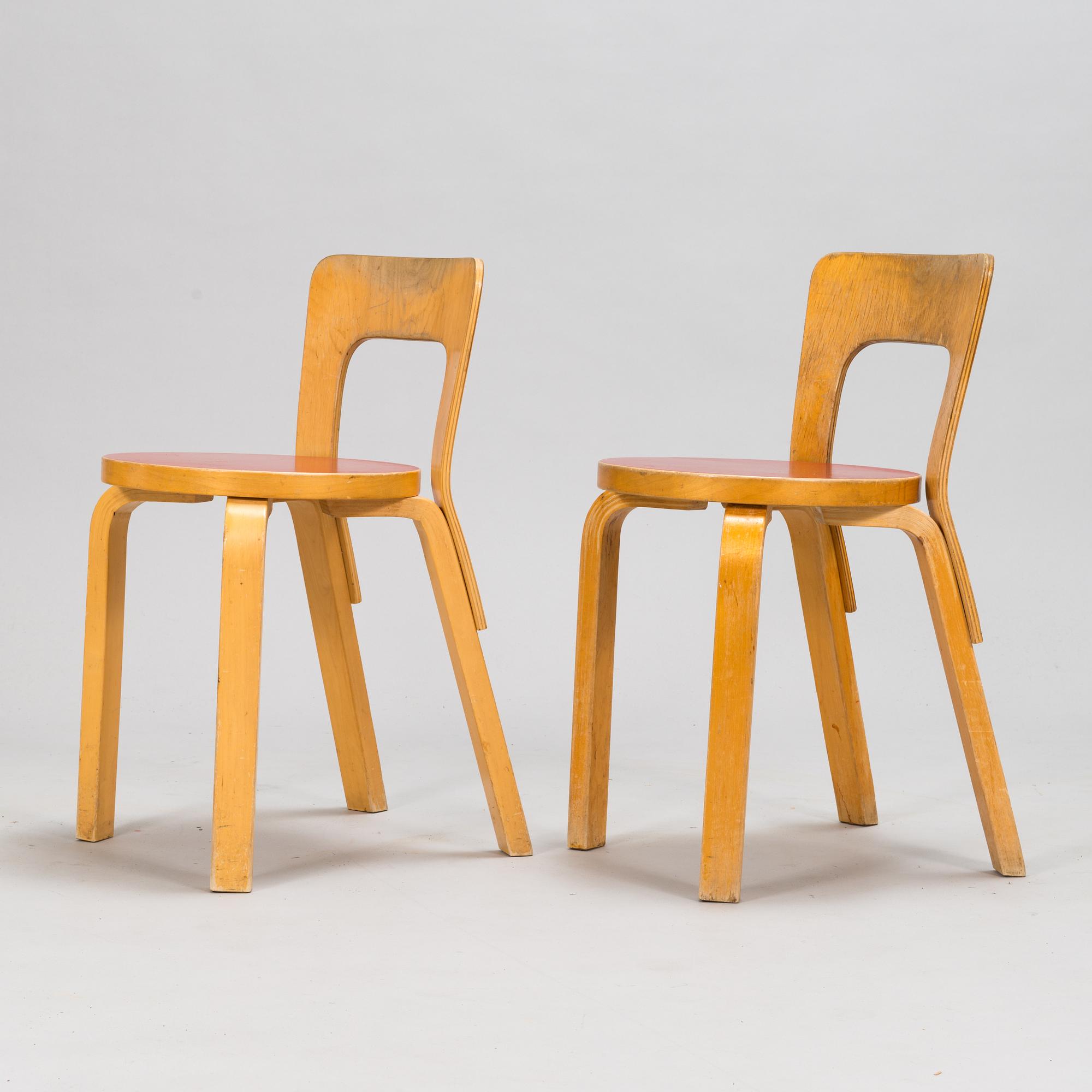 Alvar Aalto, a mid 20th century 'DL85' folding table, seven chairs for Artek.