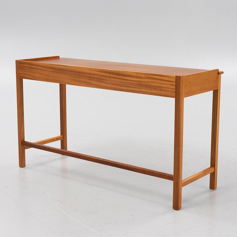 Josef Frank, sideboard, modell 2115, Firma Svenskt Tenn, efter 1985.