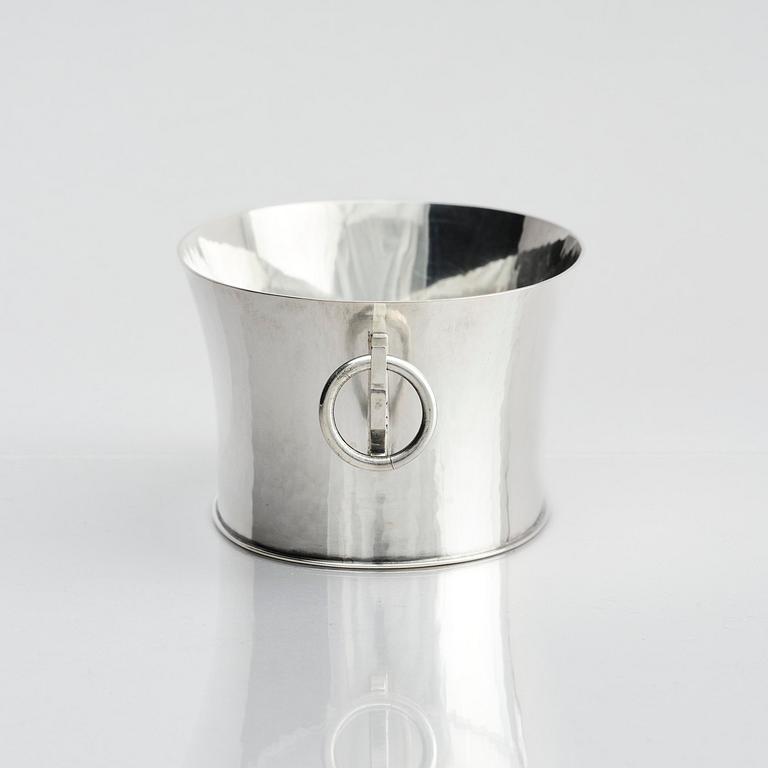 Gunnar Cyrén, a sterling silver bowl with handles, Gävle 1989.