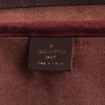 Louis Vuitton, a 'Taiga Kendall PM' weekend bag.