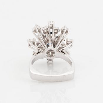 An 18K white gold ring set with a faceted sapphire and old-cut diamonds.