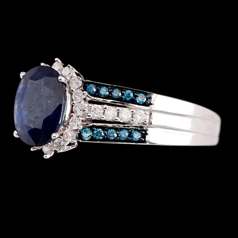 RING, 9 k guld, vita och blåfärgade briljanter tot ca 0.56 ct, blå safir ca 2.20 ct.