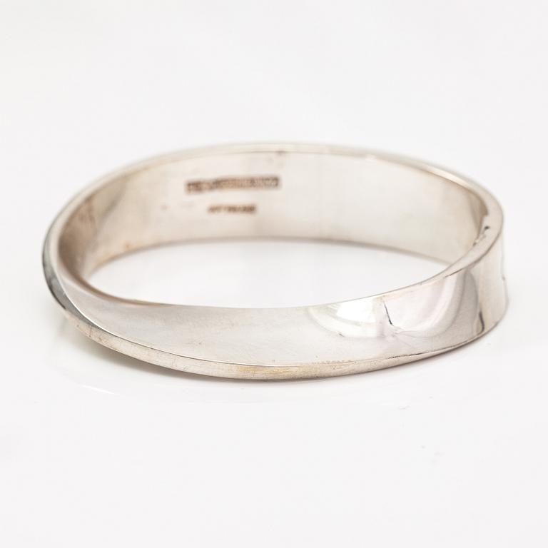 Pekka Piekäinen, A sterling silver bracelet. Auran Kultaseppä, Turku 1976.