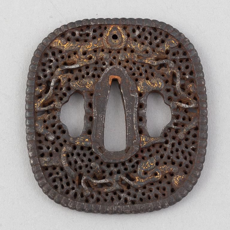 Tsuba, tre stycken, mumei, Japan 1800-tal.