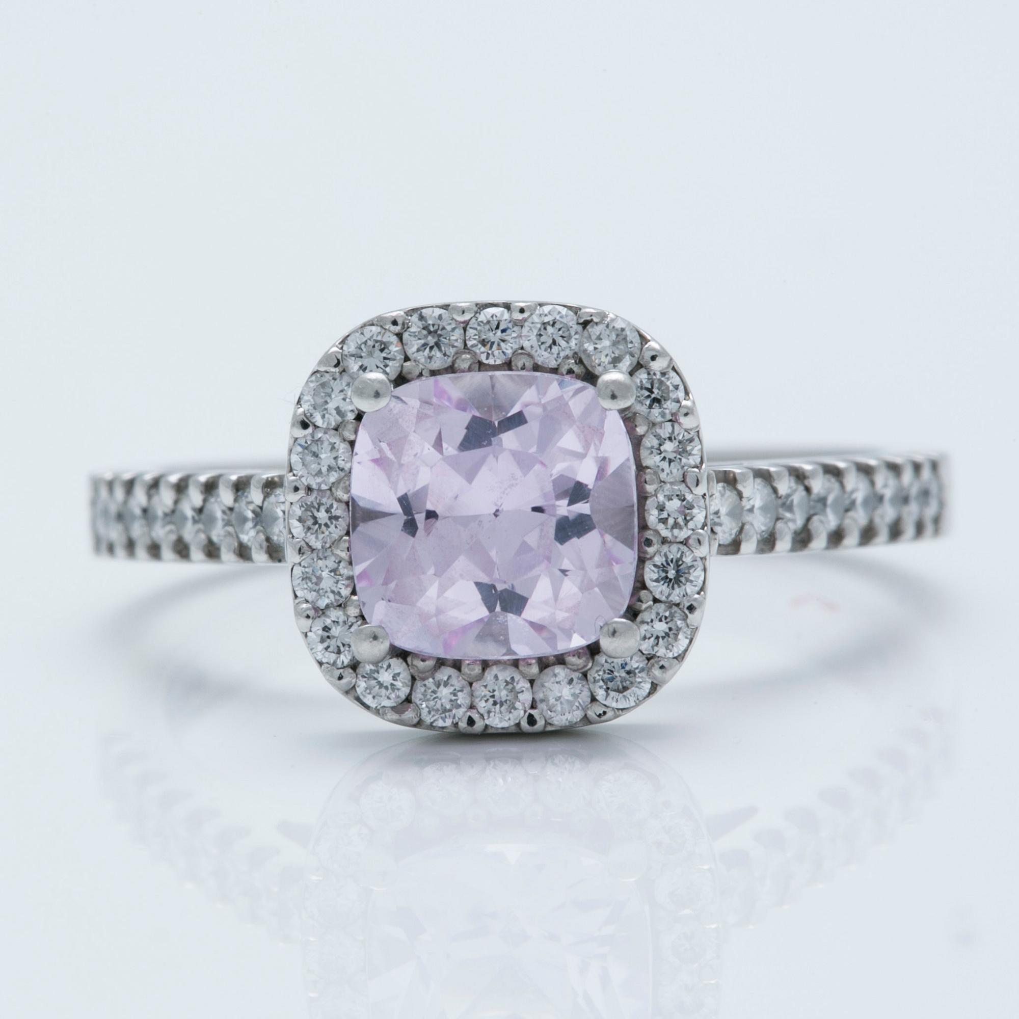 A ca 1.00 ct synthetic pink saphire ring with brilliant-cut diamonds ca 0.72 ct.