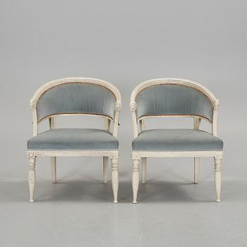 BALJFÅTÖLJER, ett par, sengustavianska, 1800-talets början.