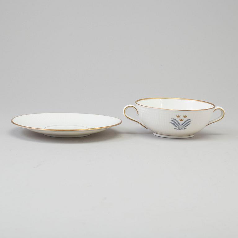 LOUISE ADELBORG, porcelain dinner service, 90 ps "Swedish Grace", Rörstrand, second half of the 20th century.