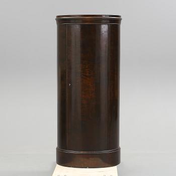 KOLONNSKÅP, bonad björk. 1920-30-tal.